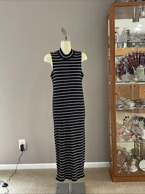Max Jeans Black and White Striped Sleeveless Maxi Dress  EUC
